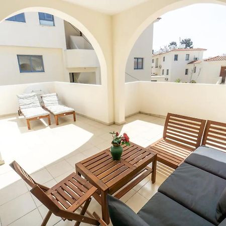 2-Bedroom Apartment With Pool Paphos Bagian luar foto