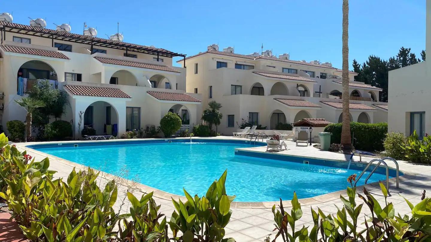 2-Bedroom Apartment With Pool Paphos Bagian luar foto