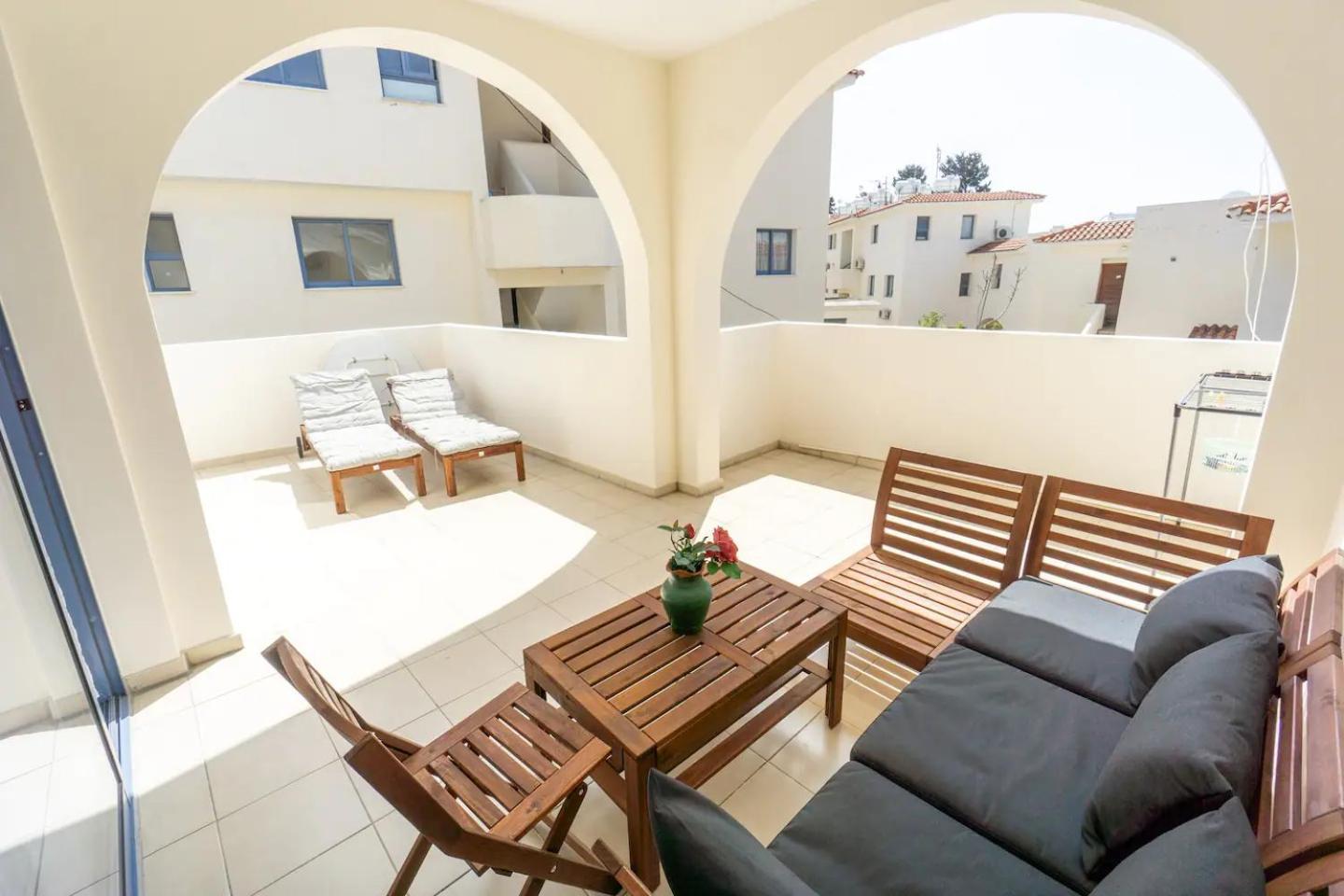 2-Bedroom Apartment With Pool Paphos Bagian luar foto